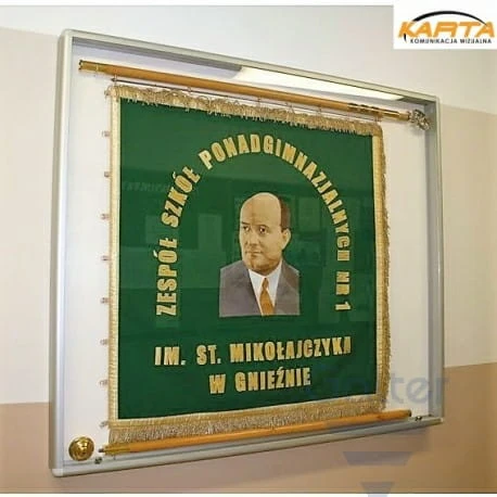 gablota-na-sztandar-gsz-100x100x10cm-srebrna (1).jpg